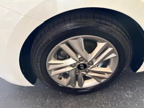 More photos of 2019 Hyundai Elantra SEL at Cars 4 U LLC, TN