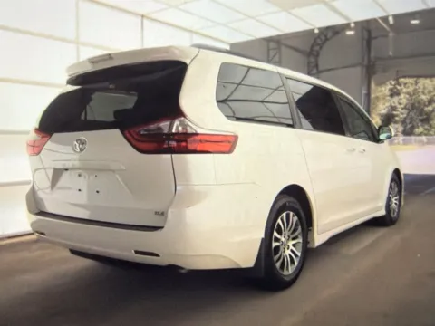 More photos of 2020 Toyota Sienna XLE at Cars 4 U LLC, TN