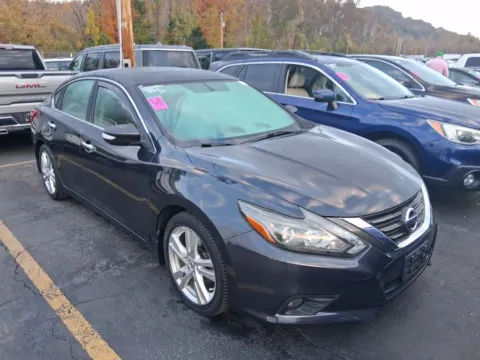Photos of 2017 Nissan Altima 3.5 SL for sale in Knoxville, TN at Cars 4 U LLC