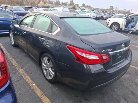 More photos of 2017 Nissan Altima 3.5 SL at Cars 4 U LLC, TN