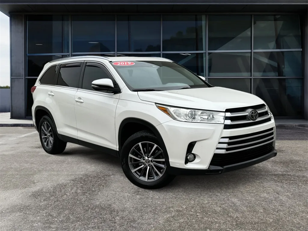 Used 2019 Toyota Highlander XLE for sale in Knoxville, TN | VIN ...