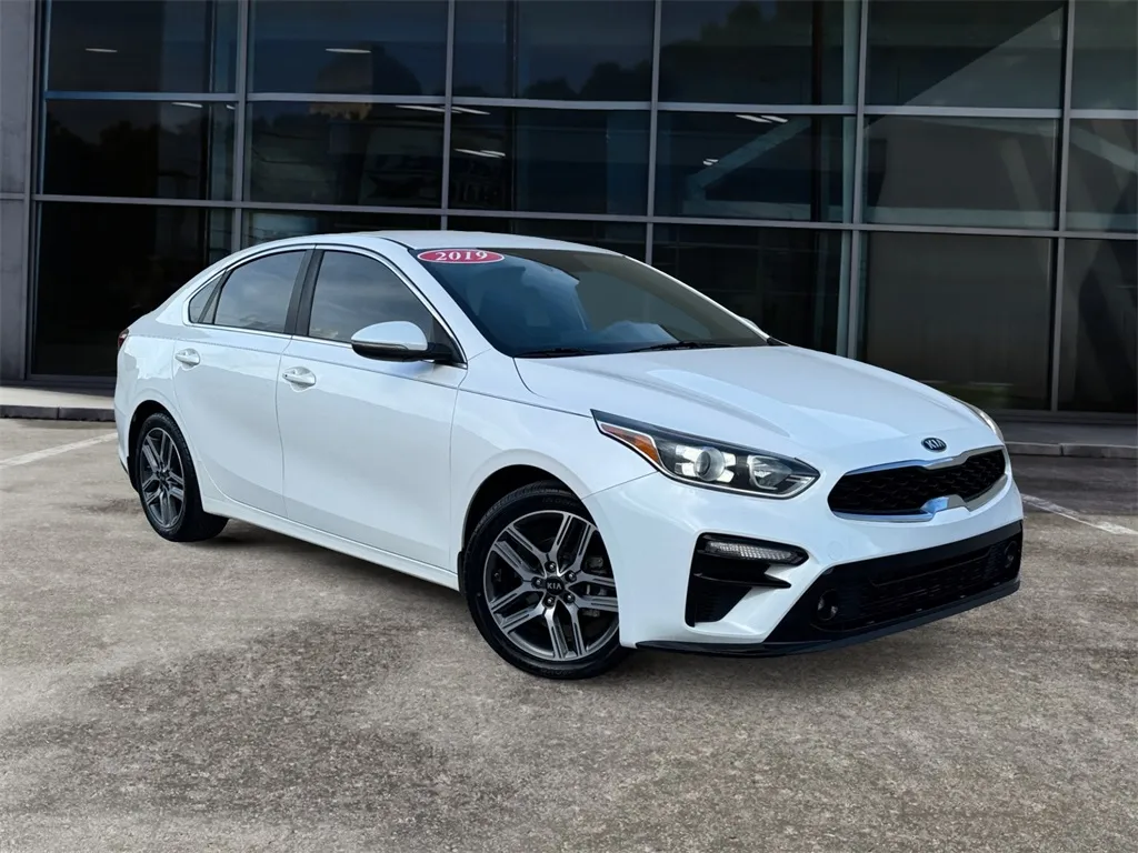 White 2019 Kia Forte EX for sale in Knoxville, TN