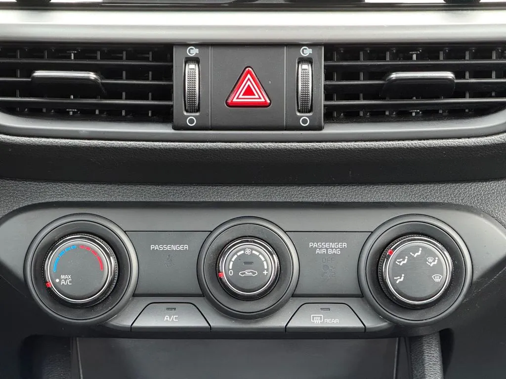 2020 Kia FORTE LXS - Photo 24