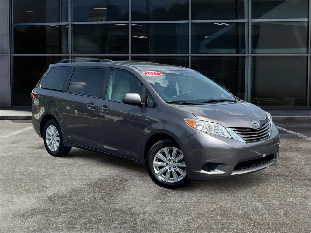 2017 Toyota Sienna LE for sale in Knoxville, TN