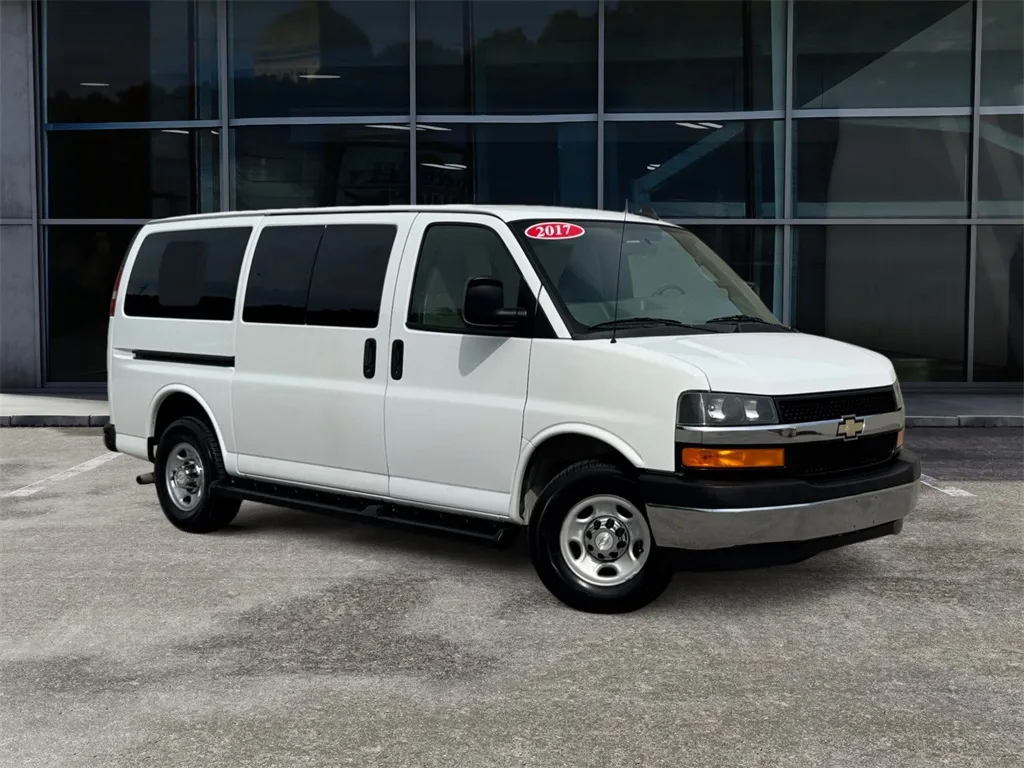 White 2017 Chevrolet Express 3500 LT for sale in Knoxville, TN