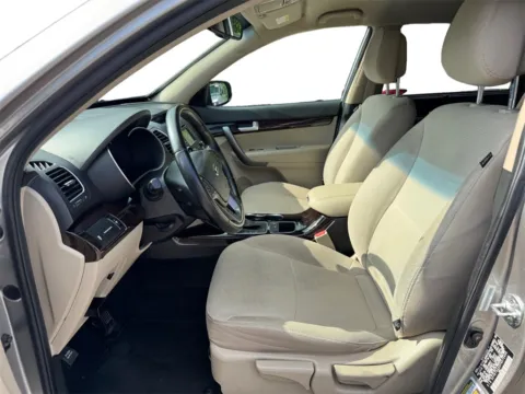 More photos of 2015 Kia Sorento LX at Cars 4 U LLC, TN