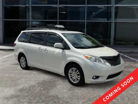 White 2017 Toyota Sienna XLE Premium for sale in Knoxville, TN
