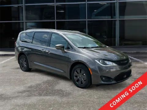 Gray 2020 Chrysler Pacifica Hybrid Limited for sale in Knoxville, TN