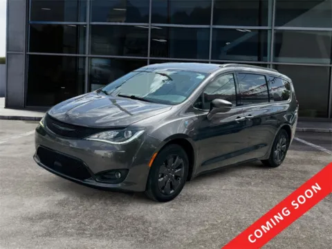 Photos of 2020 Chrysler Pacifica Hybrid Limited for sale in Knoxville, TN at Cars 4 U LLC