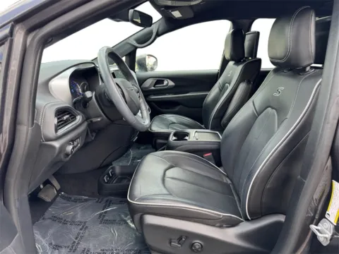 More photos of 2020 Chrysler Pacifica Hybrid Limited at Cars 4 U LLC, TN