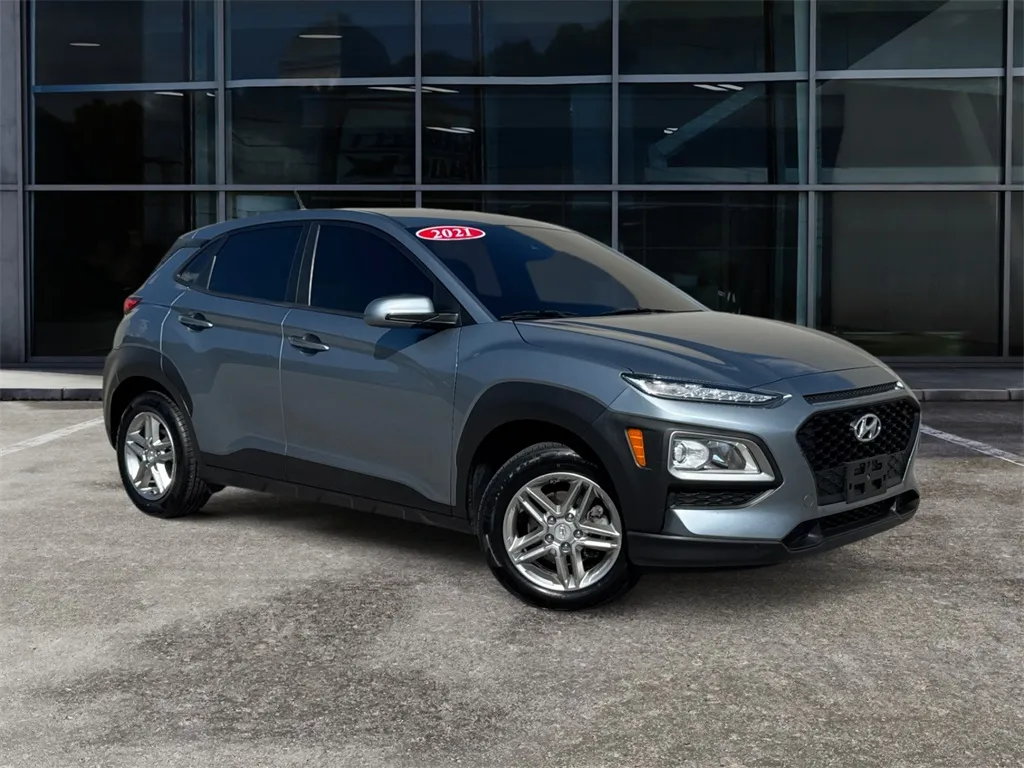 Silver 2021 Hyundai Kona SE for sale in Knoxville, TN
