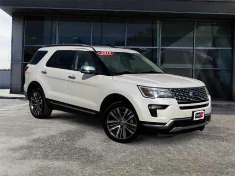 White 2019 Ford Explorer Platinum for sale in Knoxville, TN