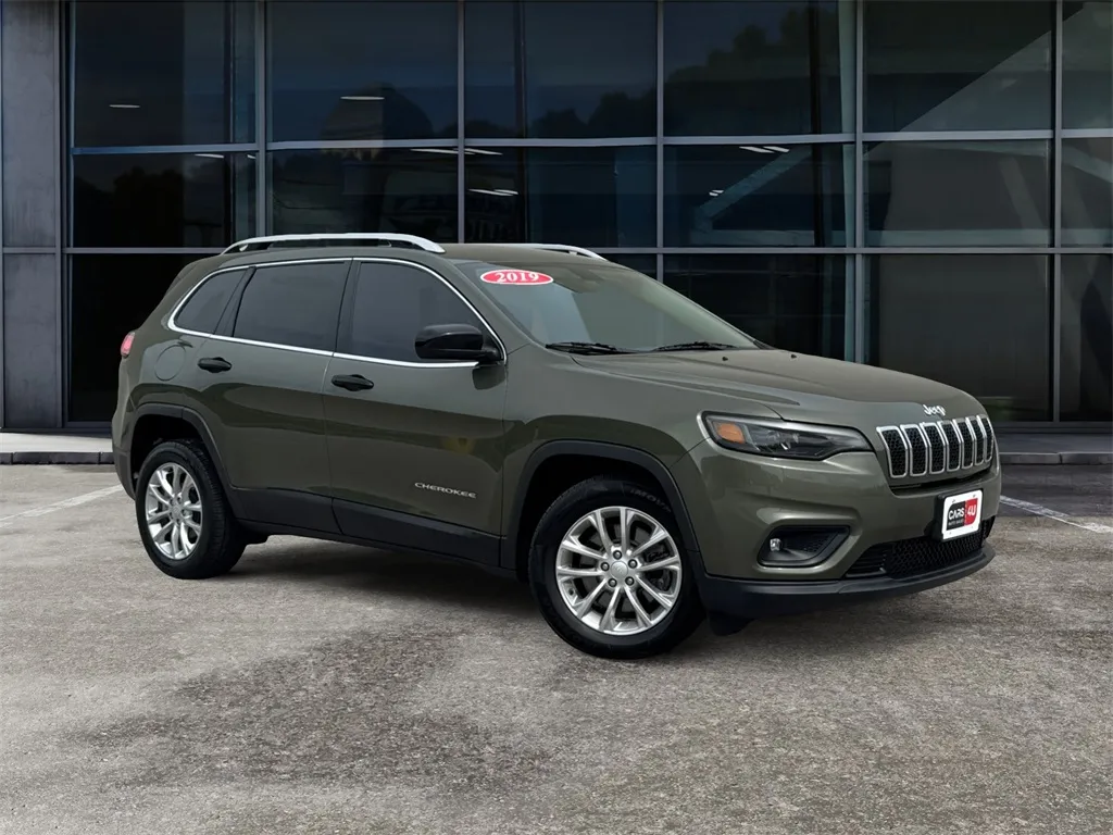 Green 2019 Jeep Cherokee Latitude for sale in Knoxville, TN