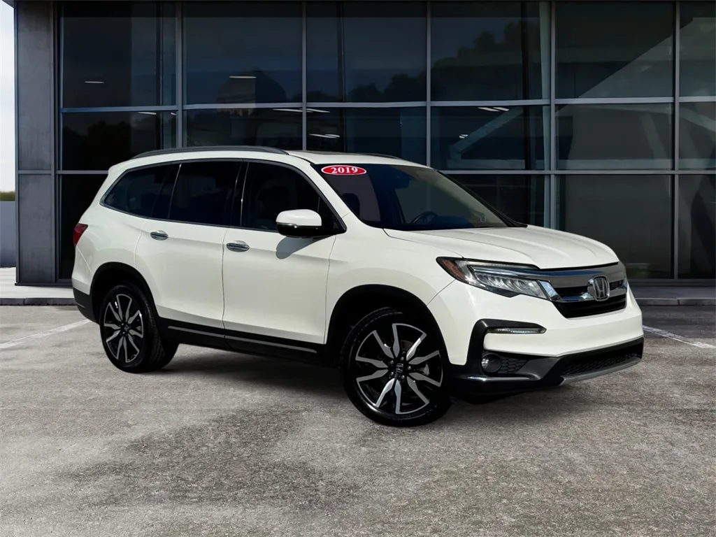 White 2019 Honda Pilot Touring for sale in Knoxville, TN