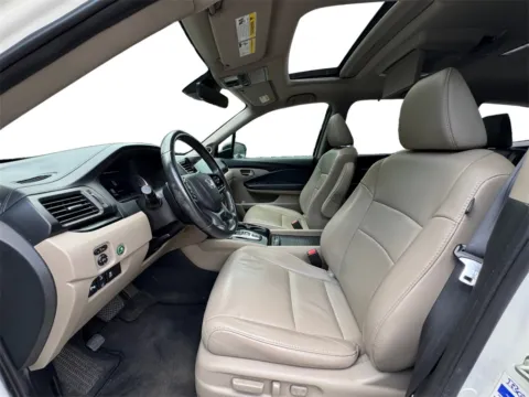 More photos of 2019 Honda Pilot Touring at Cars 4 U LLC, TN