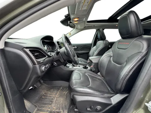 More photos of 2019 Jeep Cherokee Trailhawk at Cars 4 U LLC, TN