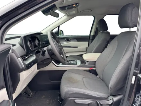 More photos of 2022 Kia Carnival LX at Cars 4 U LLC, TN