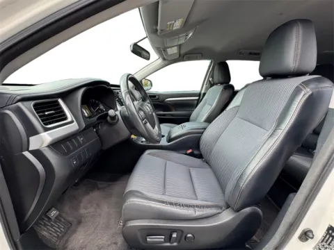 More photos of 2015 Toyota Highlander LE Plus V6 at Cars 4 U LLC, TN
