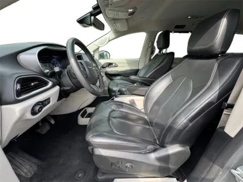 More photos of 2022 Chrysler Pacifica Touring L at Cars 4 U LLC, TN