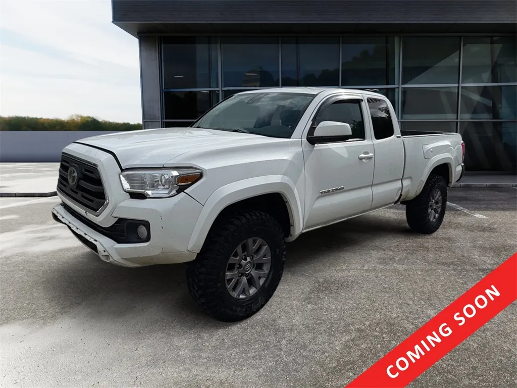 White 2019 Toyota Tacoma SR5 for sale in Knoxville, TN