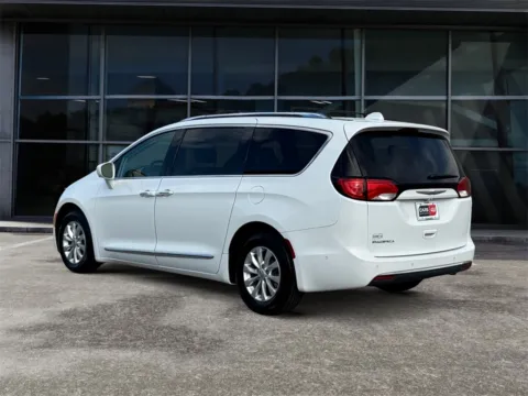 More photos of 2018 Chrysler Pacifica Touring L at Cars 4 U LLC, TN