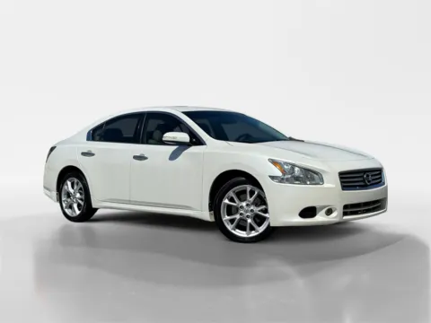 White 2014 Nissan Maxima 3.5 SV for sale in Knoxville, TN