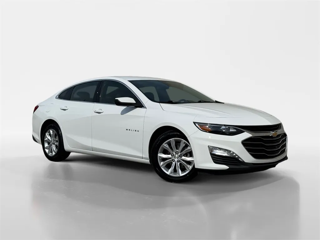 White 2022 Chevrolet Malibu LT for sale in Knoxville, TN