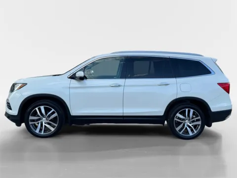 More photos of 2018 Honda Pilot Touring at Cars 4 U LLC, TN