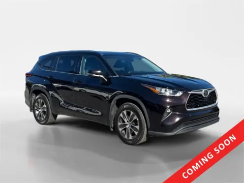 Black 2020 Toyota Highlander XLE for sale in Knoxville, TN