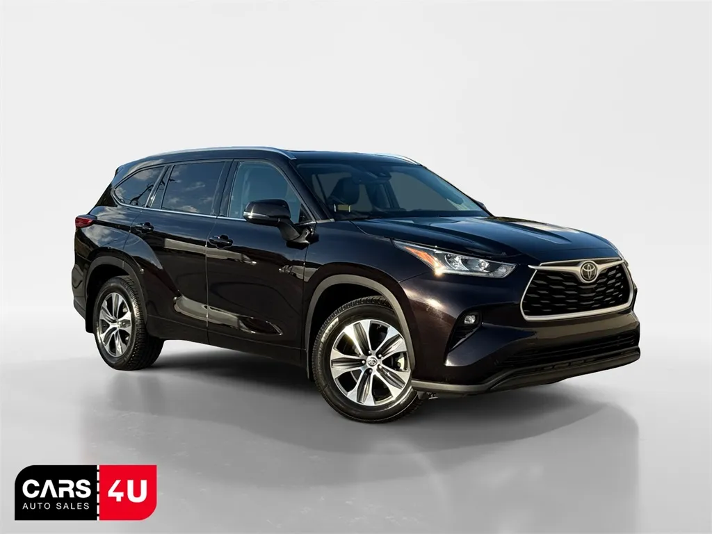 Black 2020 Toyota Highlander XLE for sale in Knoxville, TN