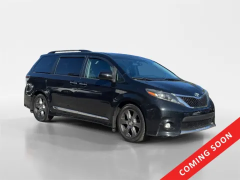 Black 2017 Toyota Sienna SE for sale in Knoxville, TN