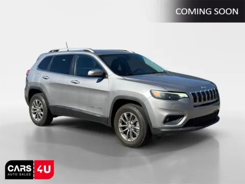 Silver 2019 Jeep Cherokee Latitude Plus for sale in Knoxville, TN
