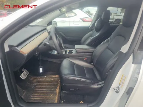 More photos of 2022 Tesla Model Y Performance at Clement Supercenter, MO