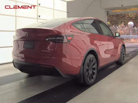 More photos of 2023 Tesla Model Y Long Range at Clement Supercenter, MO