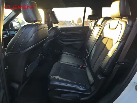 More photos of 2024 Jeep Grand Cherokee L Altitude at Clement Supercenter, MO