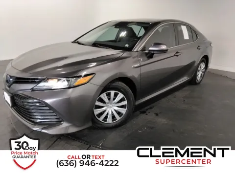 Green 2020 Toyota Camry Hybrid LE for sale in Saint Charles, MO