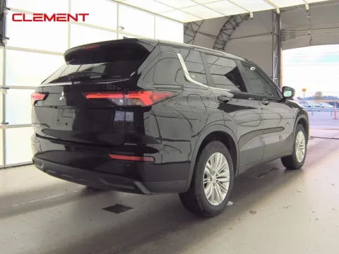 More photos of 2024 Mitsubishi Outlander ES at Clement Supercenter, MO