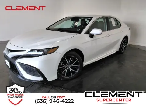 White 2024 Toyota Camry SE for sale in Saint Charles, MO