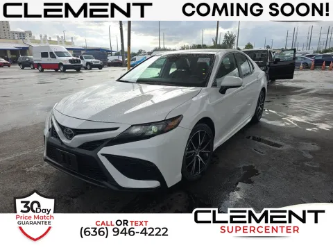 White 2024 Toyota Camry SE for sale in Saint Charles, MO