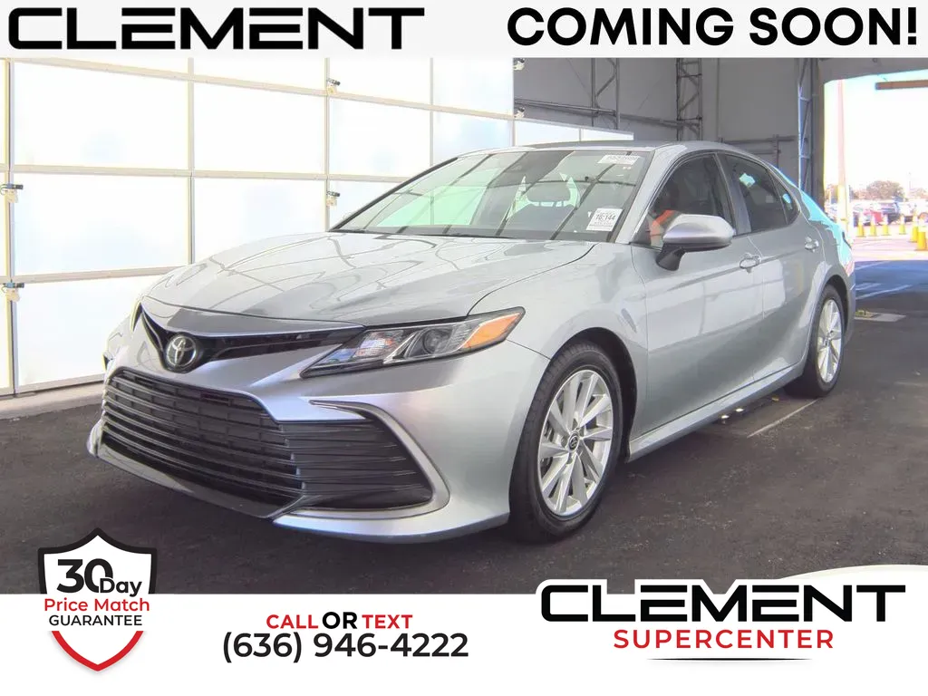 2024 Toyota Camry LE's photo