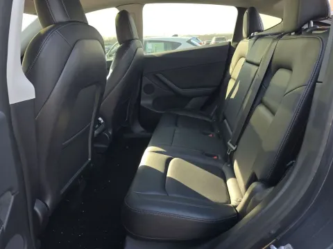 More photos of 2021 Tesla Model Y Long Range at Clement Supercenter, MO