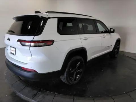 More photos of 2023 Jeep Grand Cherokee L Altitude at Clement Supercenter, MO