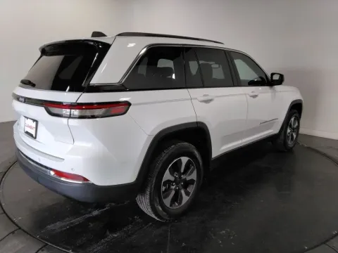 More photos of 2022 Jeep Grand Cherokee 4xe at Clement Supercenter, MO