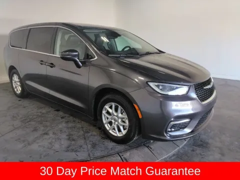 More photos of 2023 Chrysler Pacifica Touring L at Clement Supercenter, MO