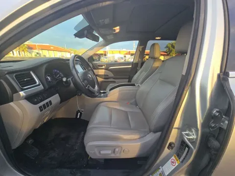 Another view of 2017 Toyota Highlander SE for sale in Saint Charles, MO at Clement Supercenter