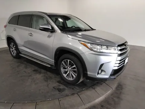 More photos of 2017 Toyota Highlander SE at Clement Supercenter, MO