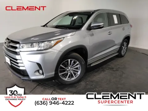 Silver 2017 Toyota Highlander SE for sale in Saint Charles, MO