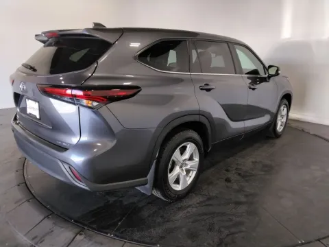 More photos of 2024 Toyota Highlander LE at Clement Supercenter, MO