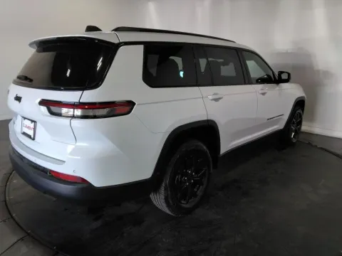More photos of 2024 Jeep Grand Cherokee L Altitude at Clement Supercenter, MO