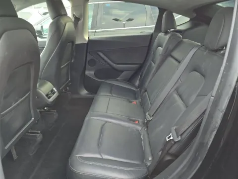 More photos of 2022 Tesla Model Y Long Range at Clement Supercenter, MO